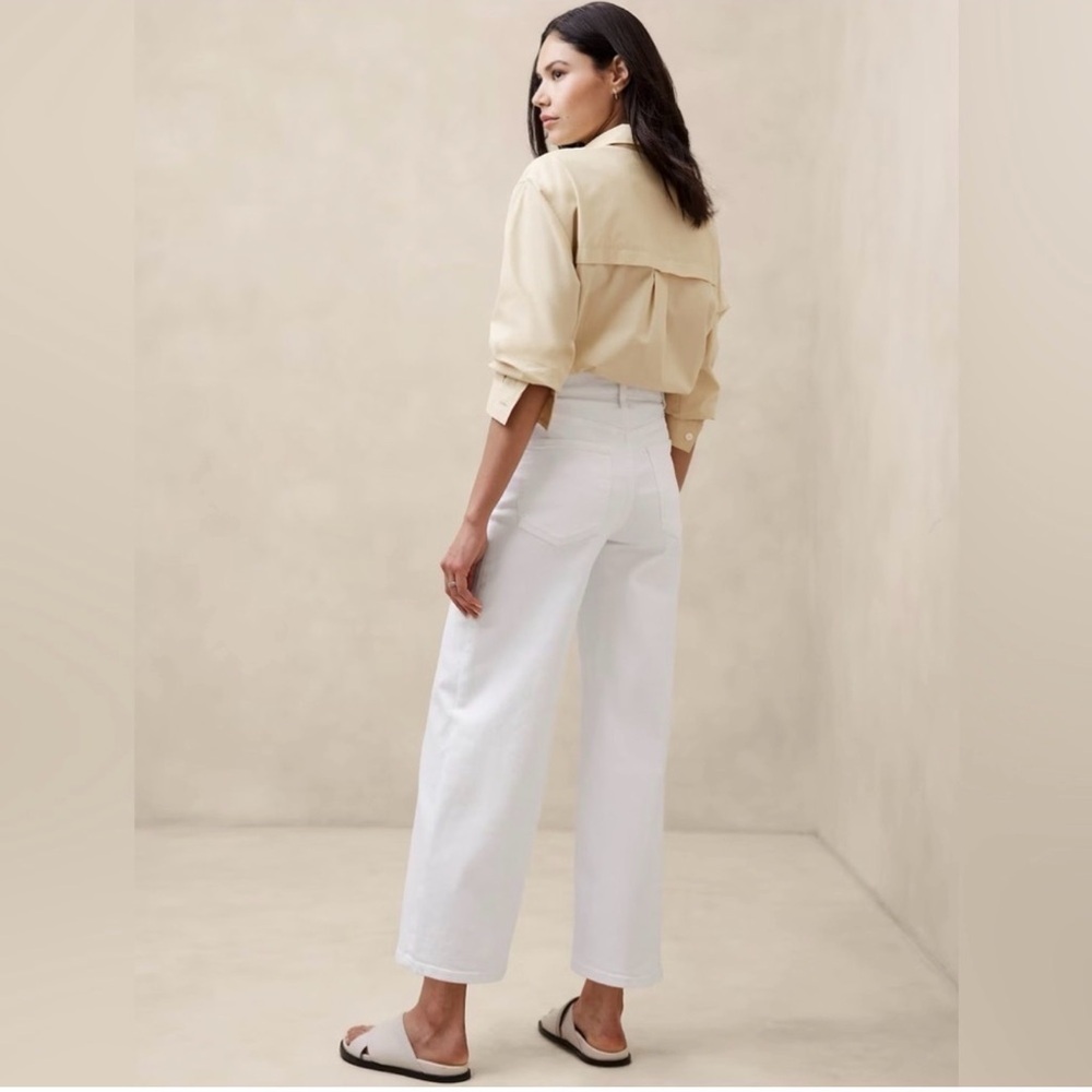 Banana Republic White Wide-Leg Cropped Jeans - Picture 2 of 10